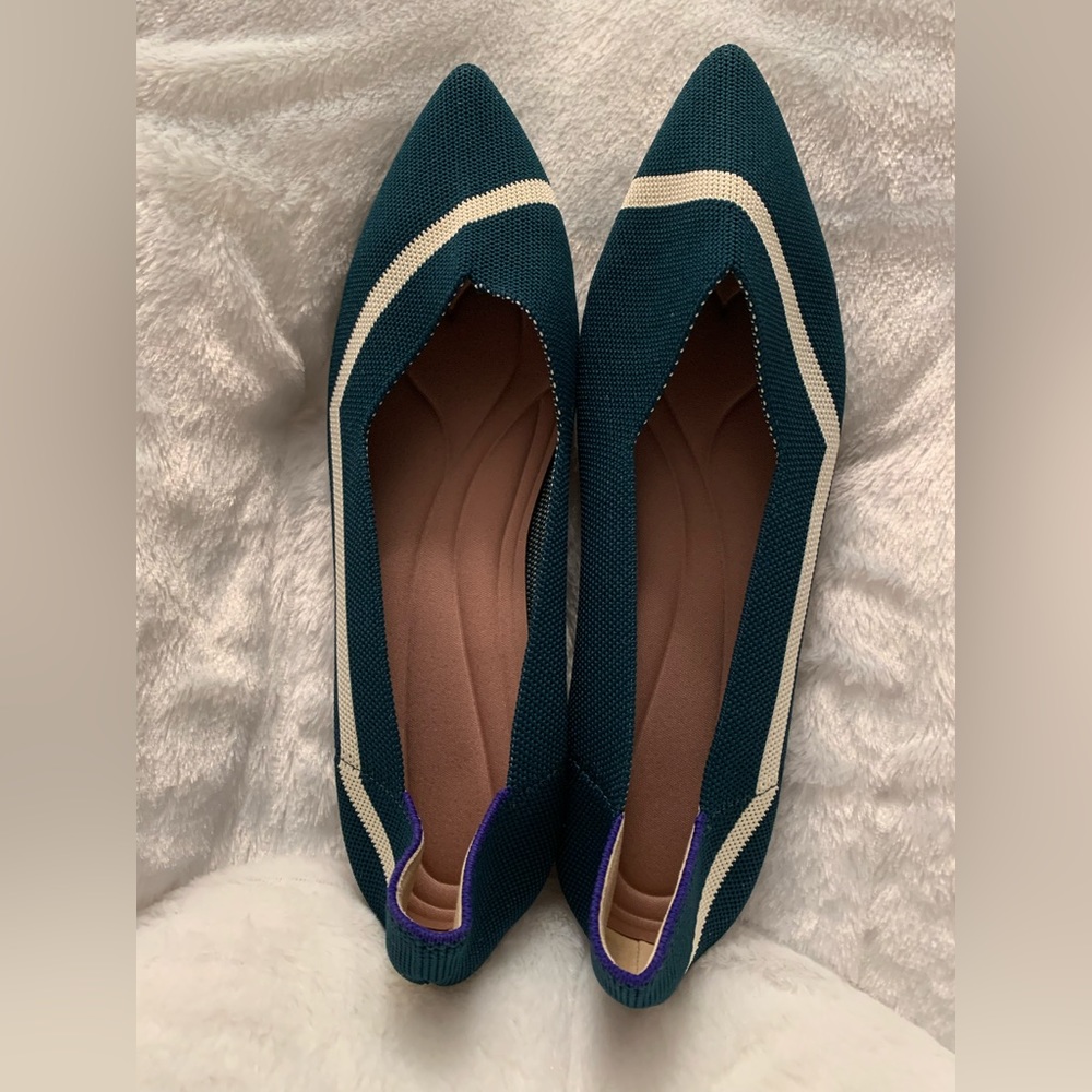 Comfortable Green with a Cream Stripe Flat